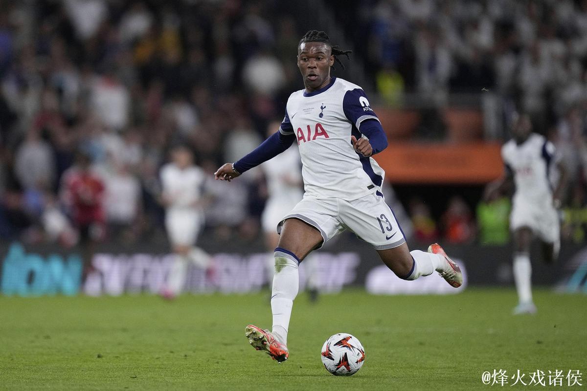 太阳报:乌多基社媒意外曝光热刺新战术,大力手抛球成重点 太阳报:乌多基社媒意外曝光热刺新战术,大力手抛球成重点