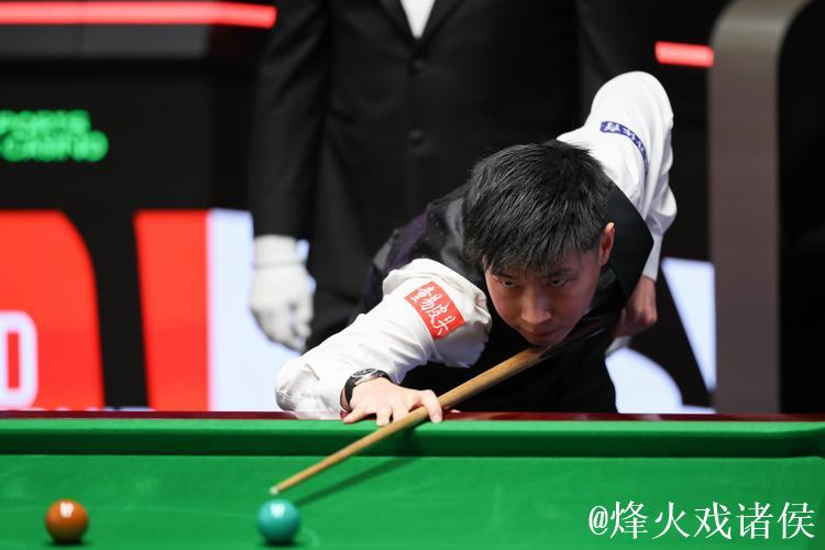 斯诺克国际锦标赛:吴宜泽力克赵心童挺进决赛 斯诺克国际锦标赛:吴宜泽力克赵心童挺进决赛