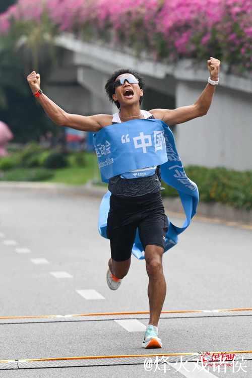 何杰夺得全运会首届跨境马拉松冠军 何杰夺得全运会首届跨境马拉松冠军